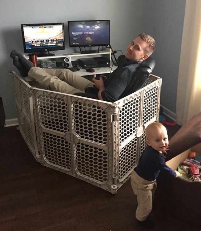 12 Reasons Why You Shouldn T Leave Your Baby Alone With Dad Scoopnow