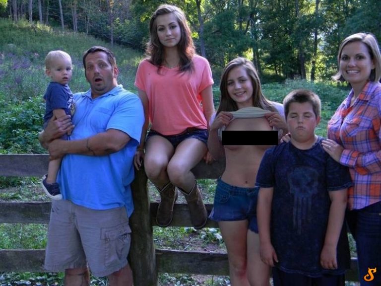 lol-the-most-awkward-family-photos-ever-scoopnow